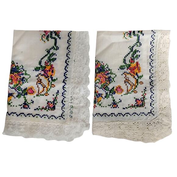✨ Retro 🌲 Christmas Cross Stitch Doilies – Handmade Vintage Flour Sack Linens - Picture 5 of 15